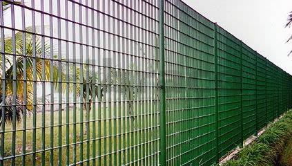 Gradil para cercamento vertical
